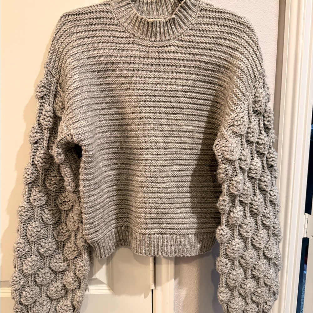 Women's Crewneck Sweater with Textured Bubble Sleeves - Gray